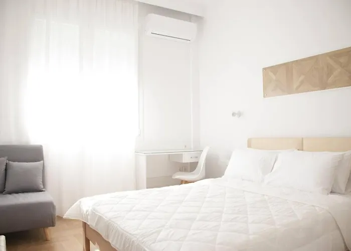 Eclectic Design #01 In Aristotelous Apartment *